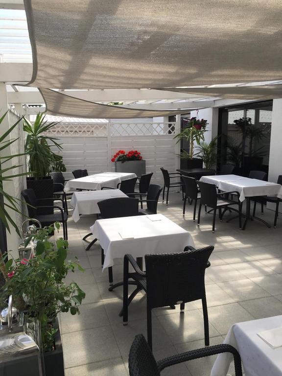 Hotel Restaurant Tivoli - Basel Airport Huningue Exteriör bild