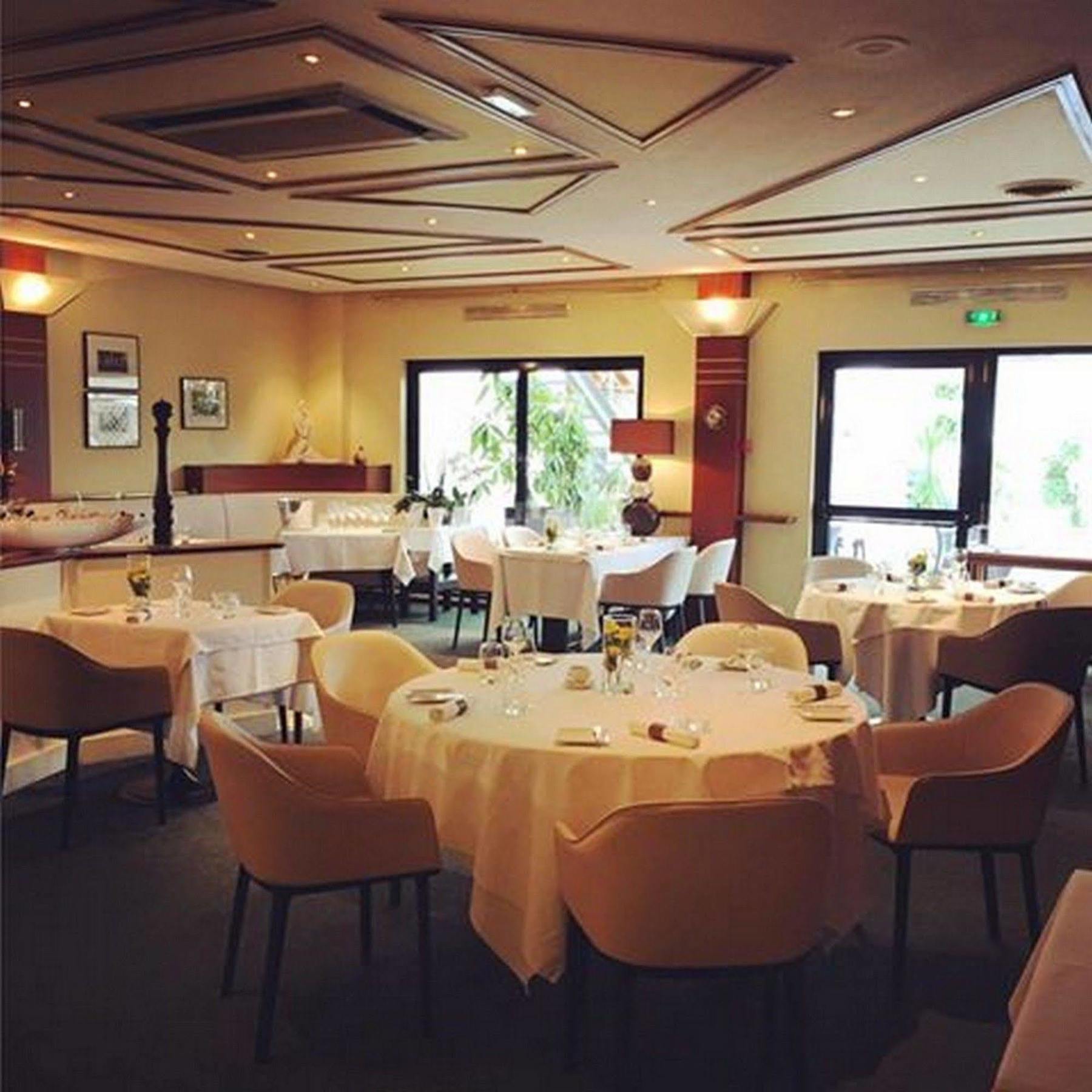 Hotel Restaurant Tivoli - Basel Airport Huningue Exteriör bild
