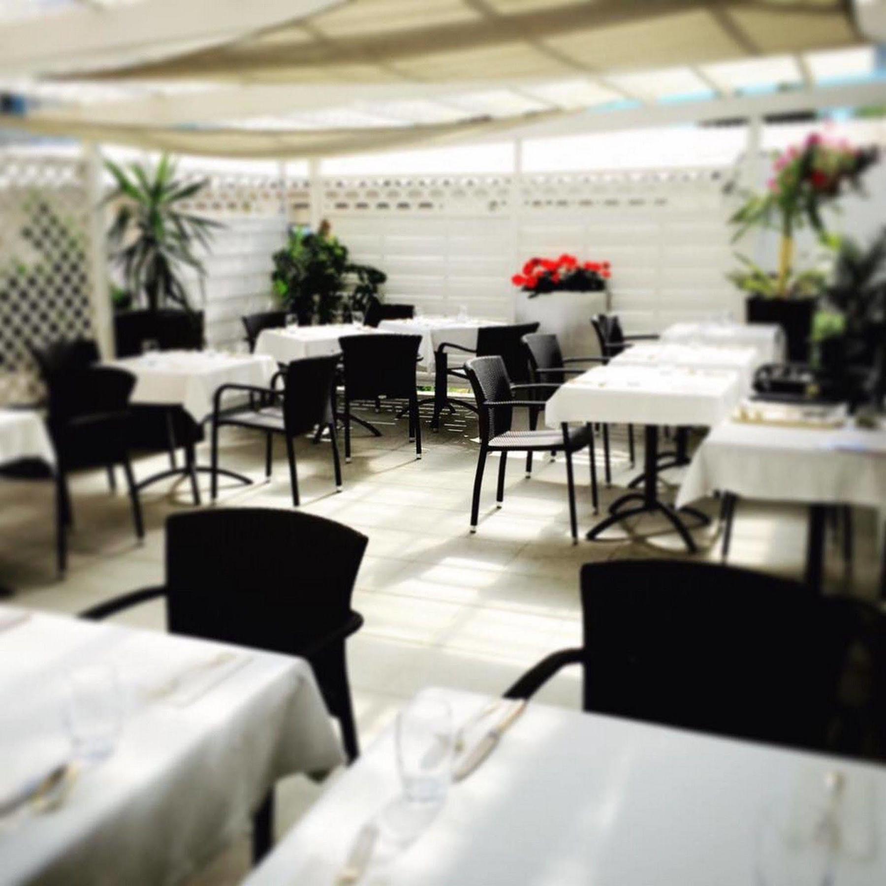 Hotel Restaurant Tivoli - Basel Airport Huningue Exteriör bild
